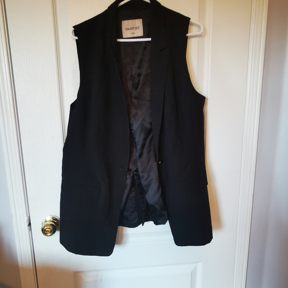 Black vest - Picture 1 of 1